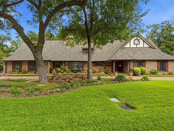 3805 Hollow Creek Road, Benbrook, TX 76116