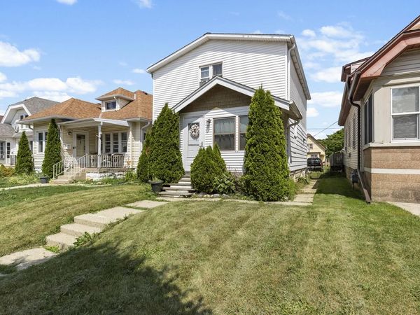 2152 S 72nd STREET, West Allis, WI 53219