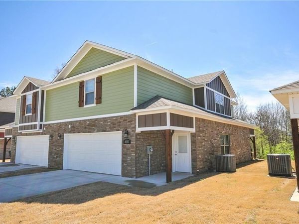 4133 W Santa Maria Lane, Fayetteville, AR 72704
