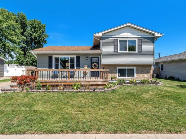 425 N 6th Street, Eldridge, IA 52748