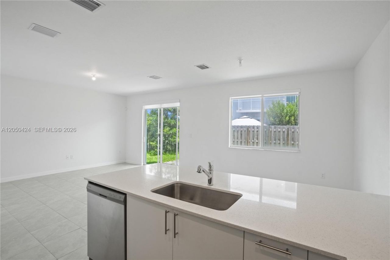 715 SE 15th St , Unit ., Homestead, FL 33034 Photo
