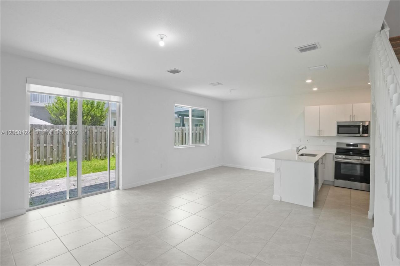 715 SE 15th St , Unit ., Homestead, FL 33034 Photo