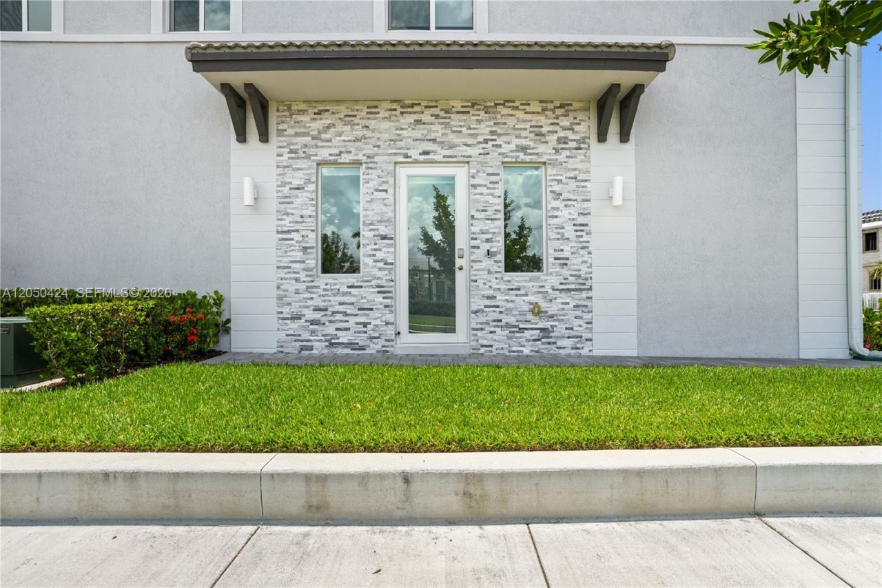 715 SE 15th St , Unit ., Homestead, FL 33034 Photo