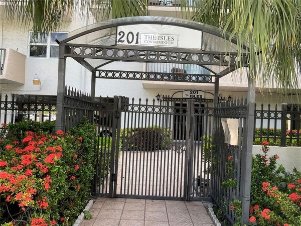 201 180th Dr, Unit 206, Sunny Isles Beach, FL 33160