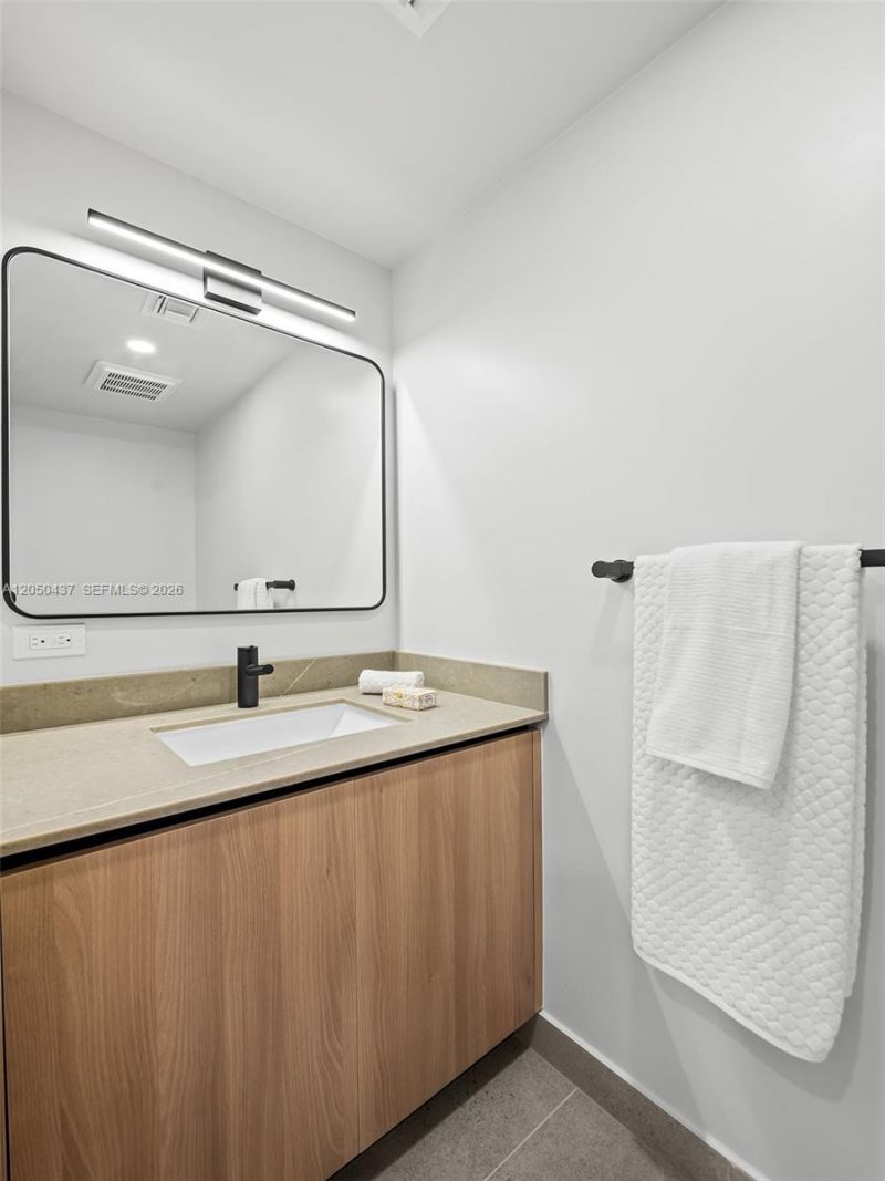 121 NE 5th St, Unit 3706, Miami, FL 33132 Photo