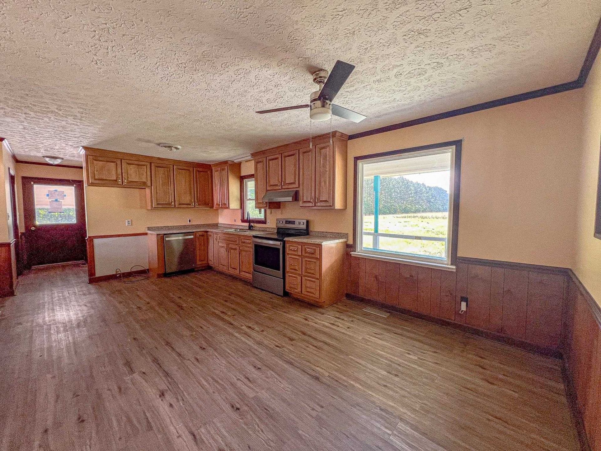 320 New Farm Rd.  Photo 6