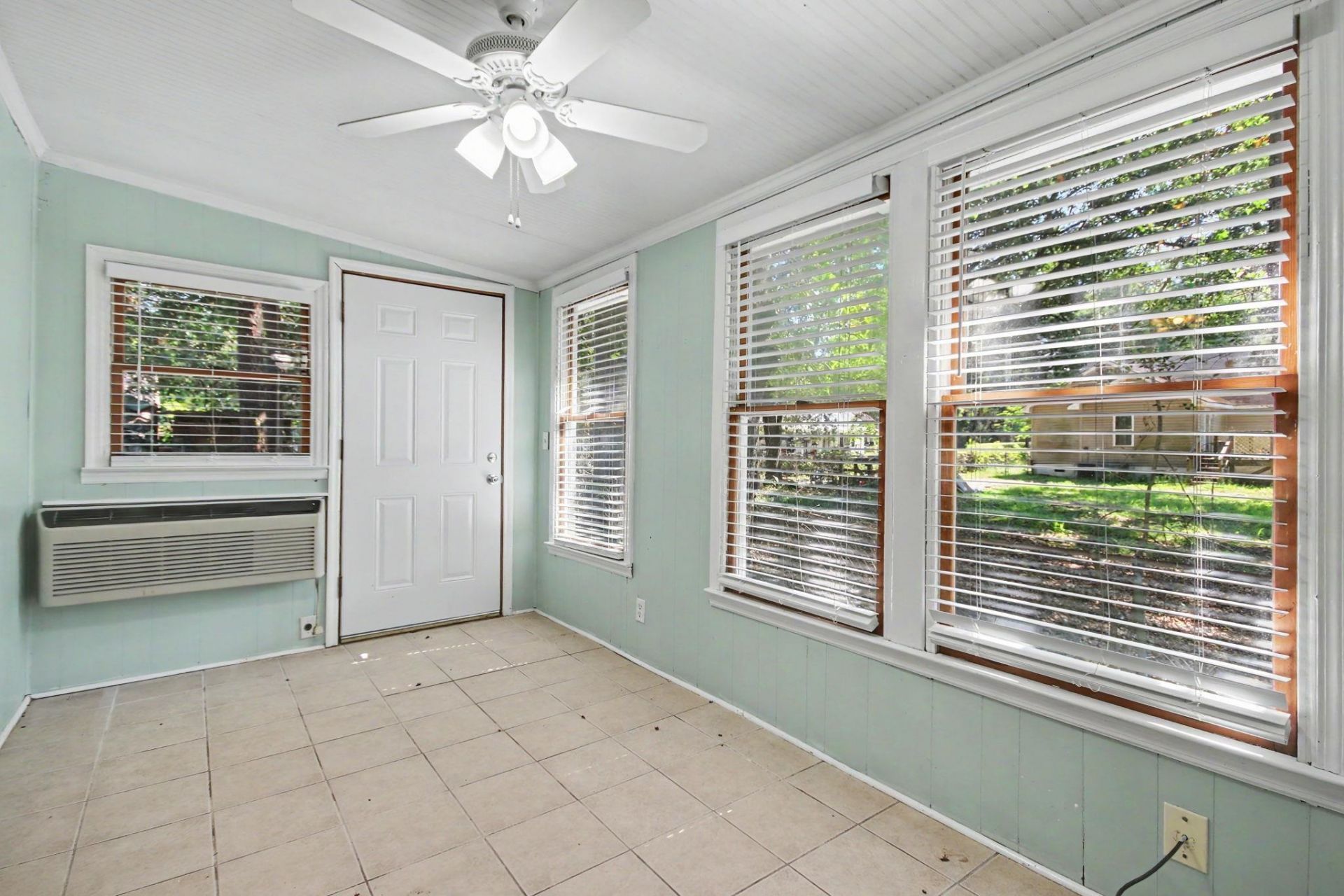 321 Park St.  Photo 11
