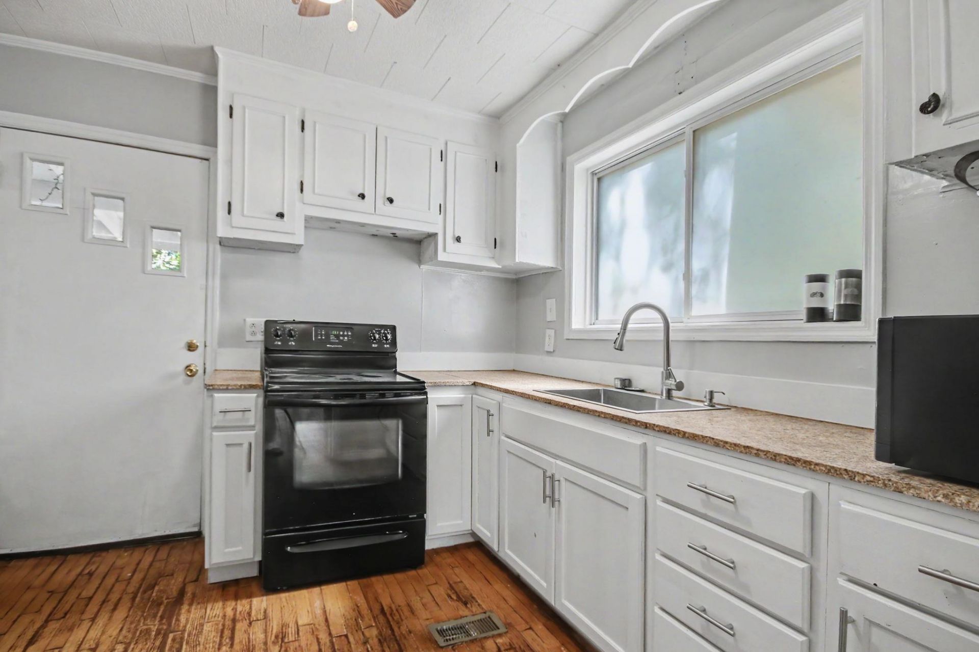 321 Park St.  Photo 12