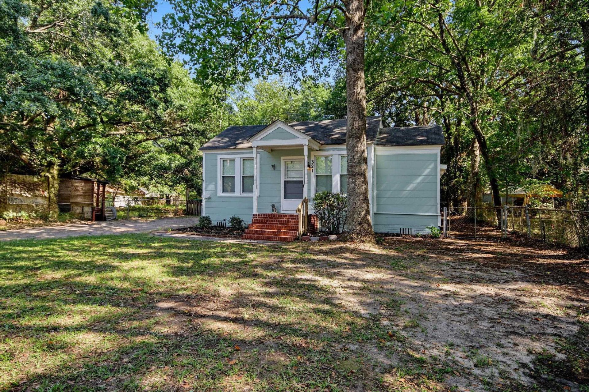321 Park St.  Photo 4