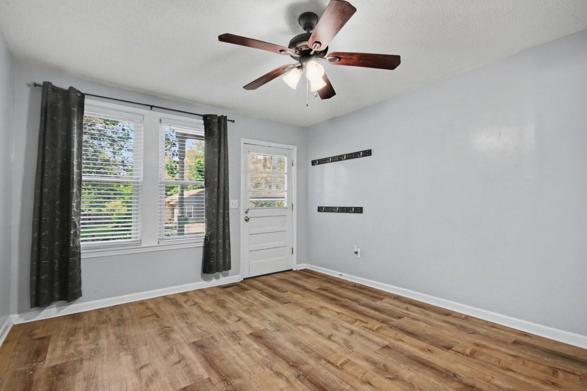 321 Park St.  Photo 5