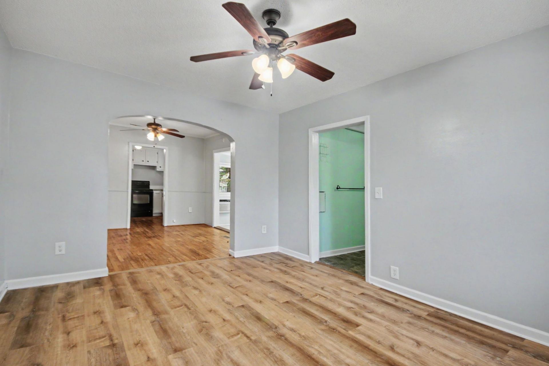 321 Park St.  Photo 6