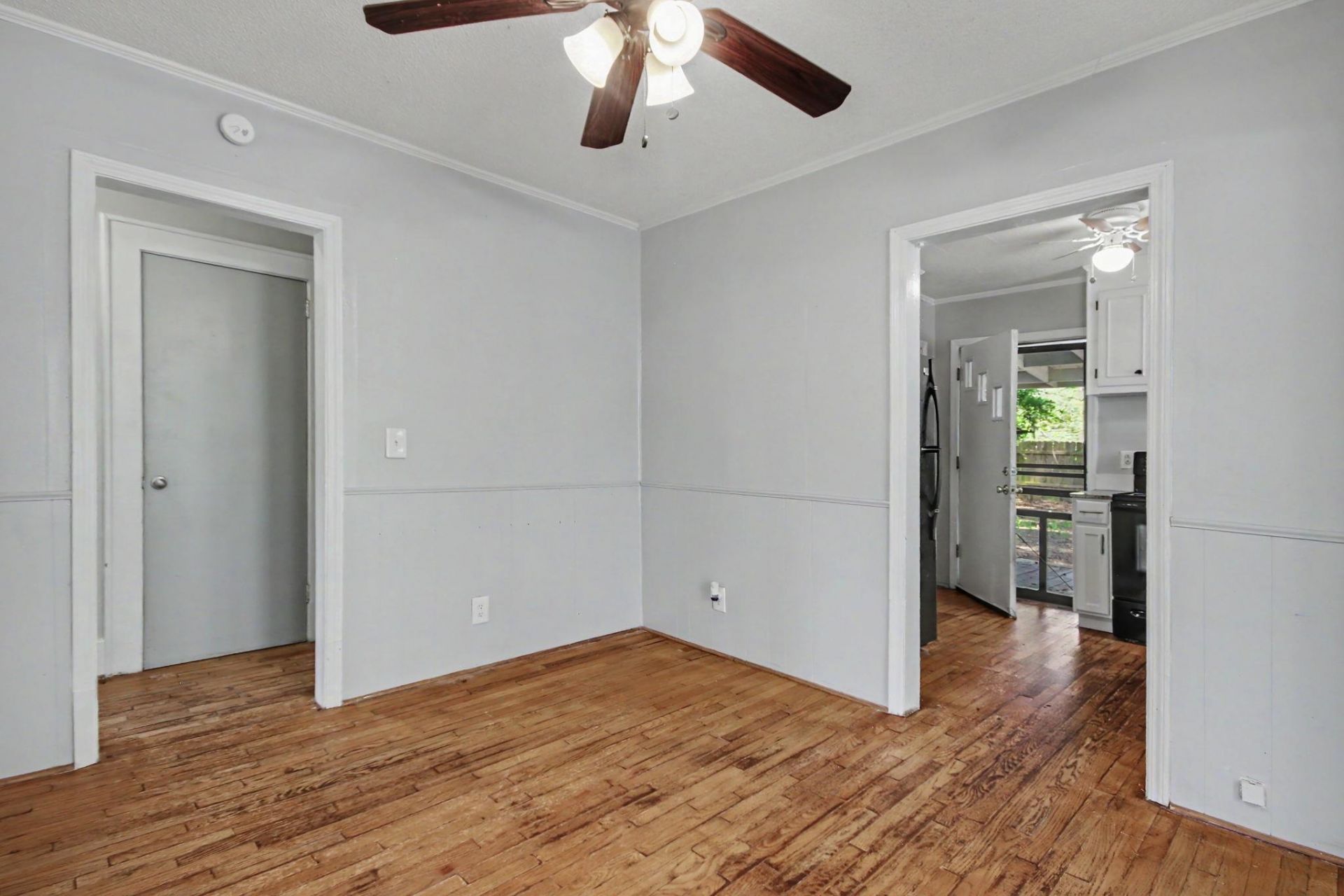 321 Park St.  Photo 9