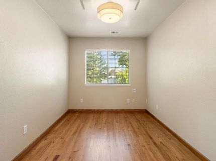 7637 Marina Cove Dr, Sacramento, CA 95831 Photo