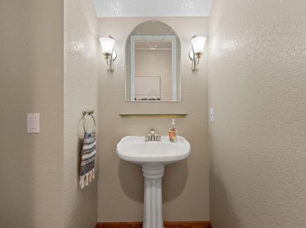 7637 Marina Cove Dr, Sacramento, CA 95831 Photo