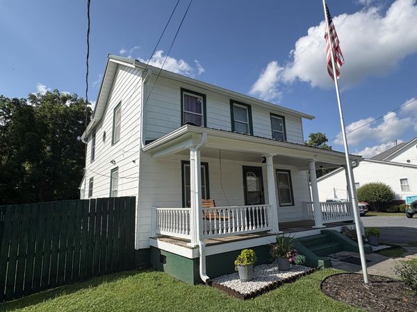 238 Monroe Ave, Ronceverte, WV 24970