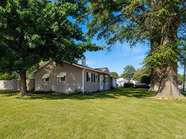 525 W Mill Road, Evansville, IN 47710