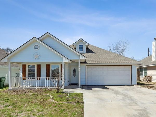 233 Firefly Drive, Springtown, TX 76082