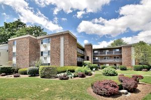 600 S York Street, Unit 2E, Elmhurst, IL 60126 Main Photo