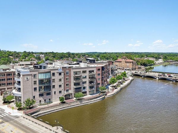 10 W Illinois Street , Unit 4B, St. Charles, IL 60174