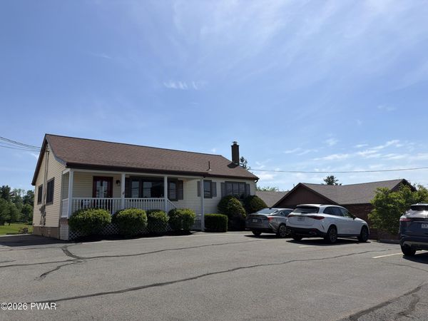 610 Hamlin Highway , Lake Ariel, PA 18436