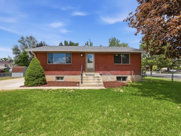 2866 W 1700 N, Clinton, UT 84015