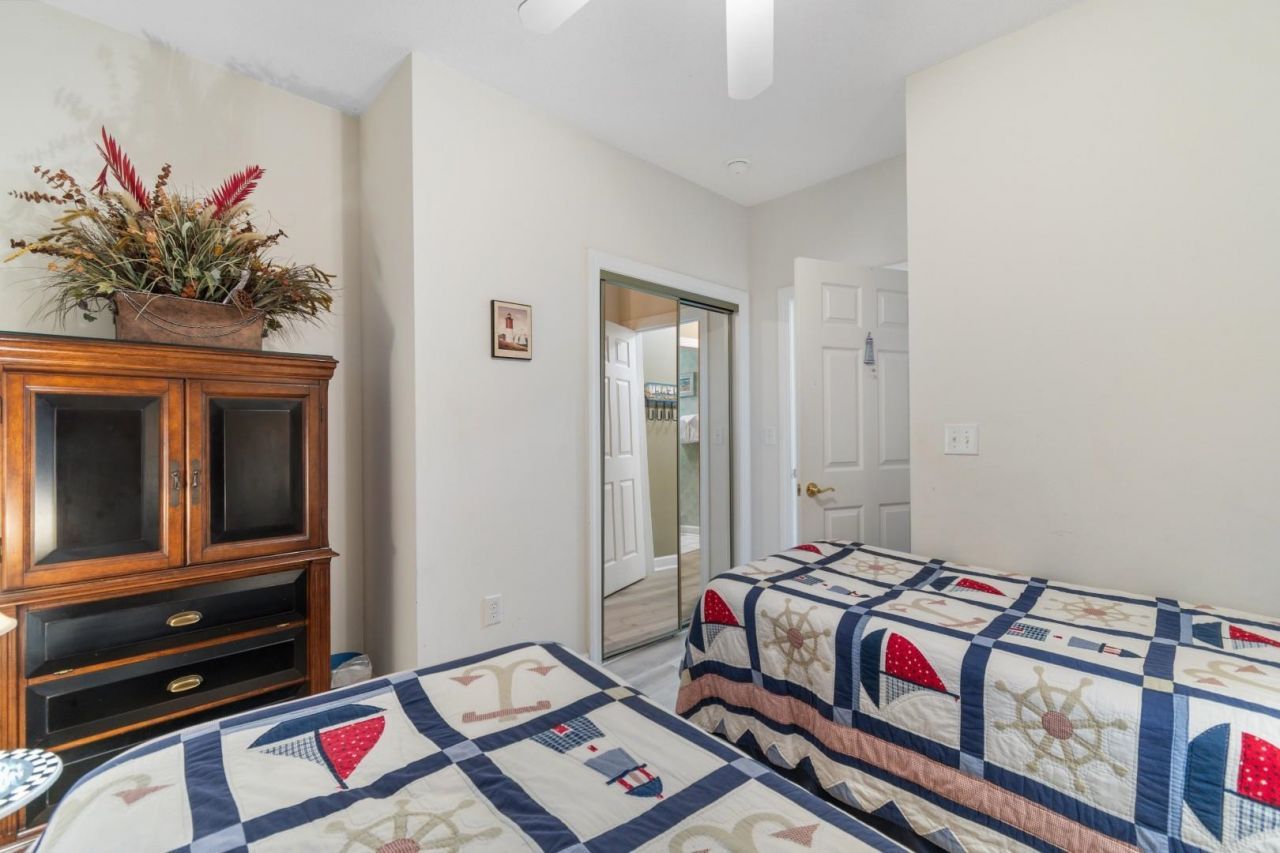 5825 Catalina Dr.  Photo 18