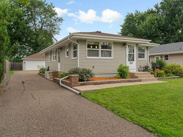 6738 Knoll Street N, Golden Valley, MN 55427