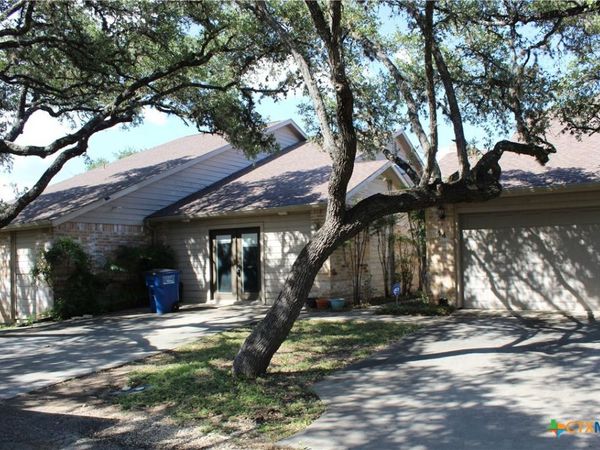 46 Oak Villa Road , Canyon Lake, TX 78133