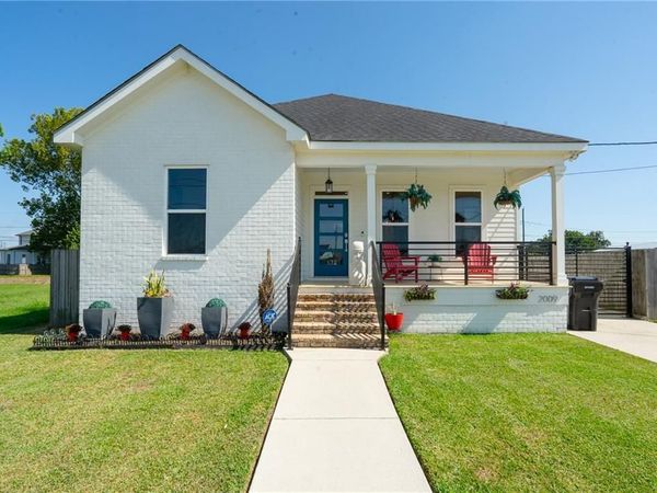 2009 CENTER Street , Arabi, LA 70032