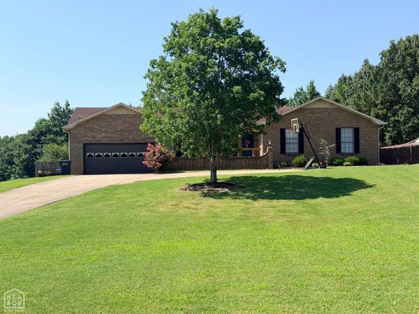 1824 Magnolia Dr., Piggott, AR 72454