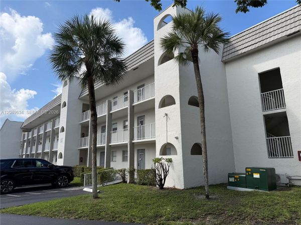 8135 Sunrise Lakes Blvd, Unit 210, Sunrise, FL 33322