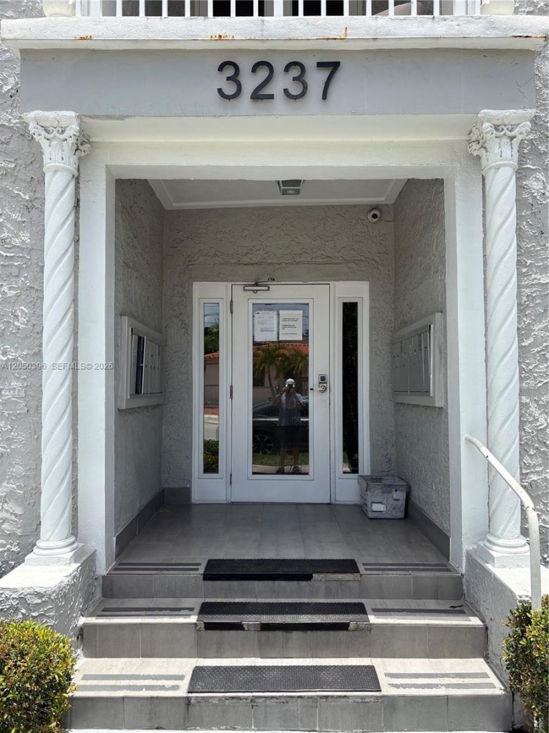 3237 SW 4th St , Unit 5, Miami, FL 33135 Photo