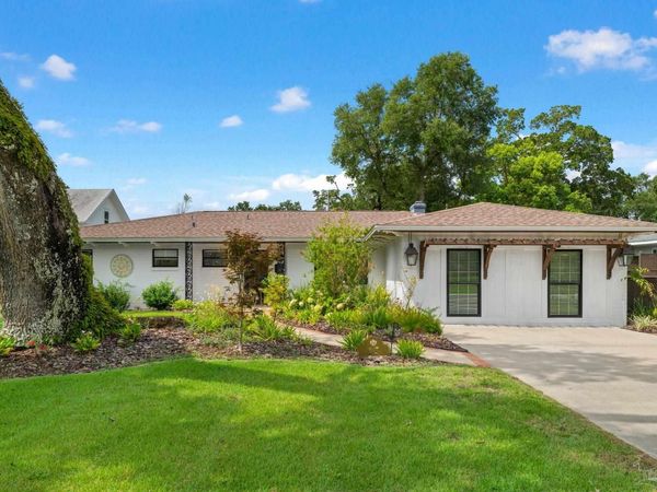 17 Lakeside Dr, Pensacola, FL 32507