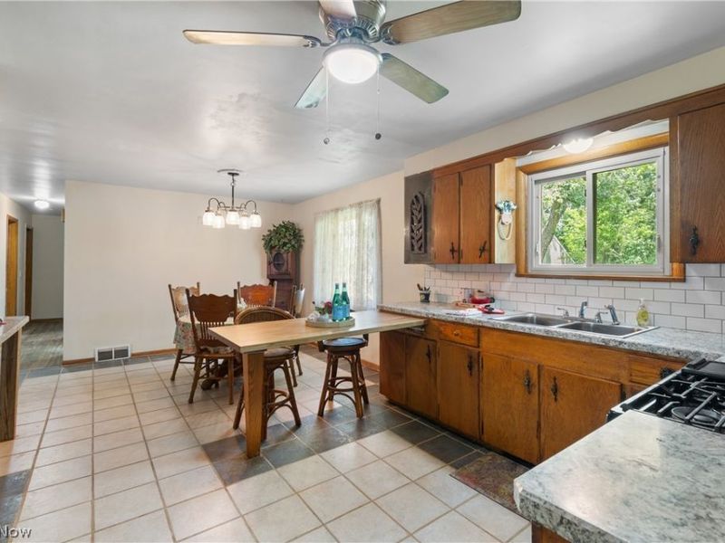 12780 Jamestown Avenue NW, Uniontown, OH 44685 Photo 10