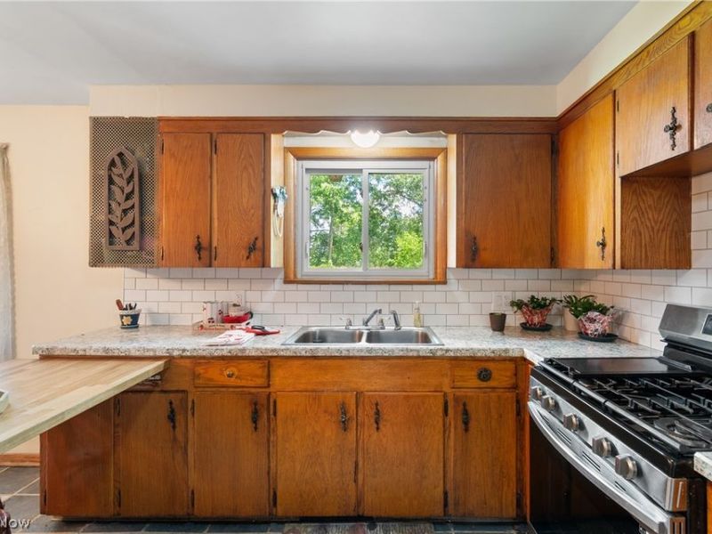 12780 Jamestown Avenue NW, Uniontown, OH 44685 Photo 9