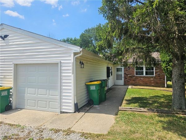 14742 Hillcrest Avenue , Middlefield, OH 44062