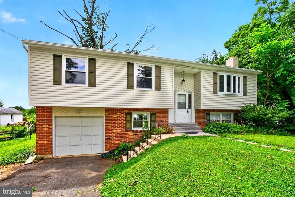 1745 LARKIN ROAD , UPPER CHICHESTER, PA 19061