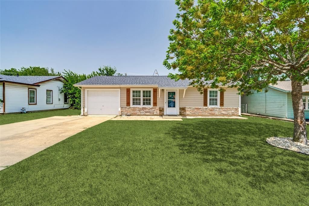 346 Lorna Street, Burleson, TX 76028 Main Photo