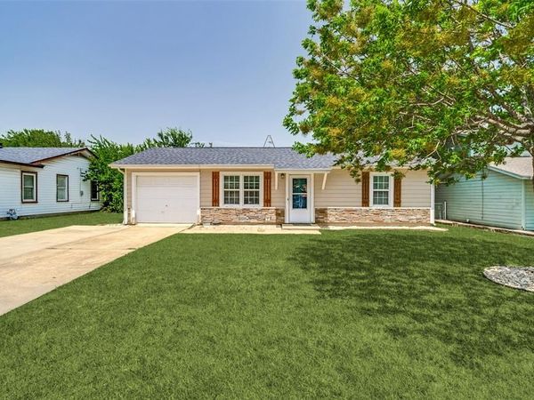 346 Lorna Street, Burleson, TX 76028