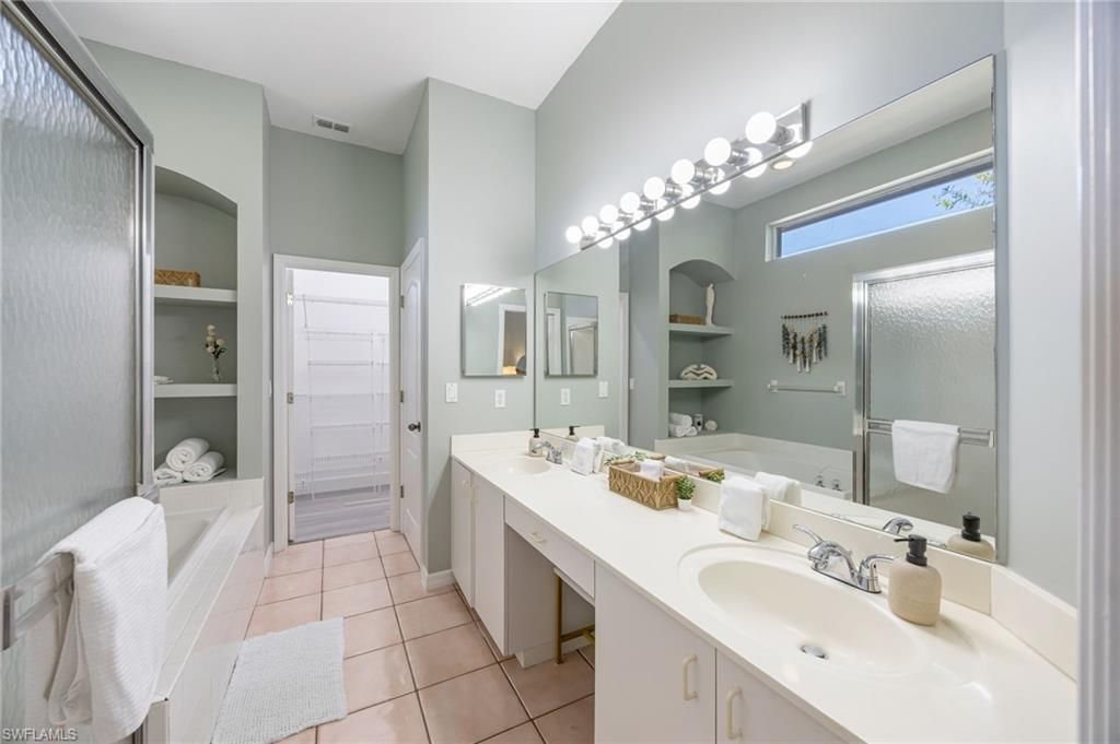 2656 River Reach Dr , Naples, FL 34104 Photo