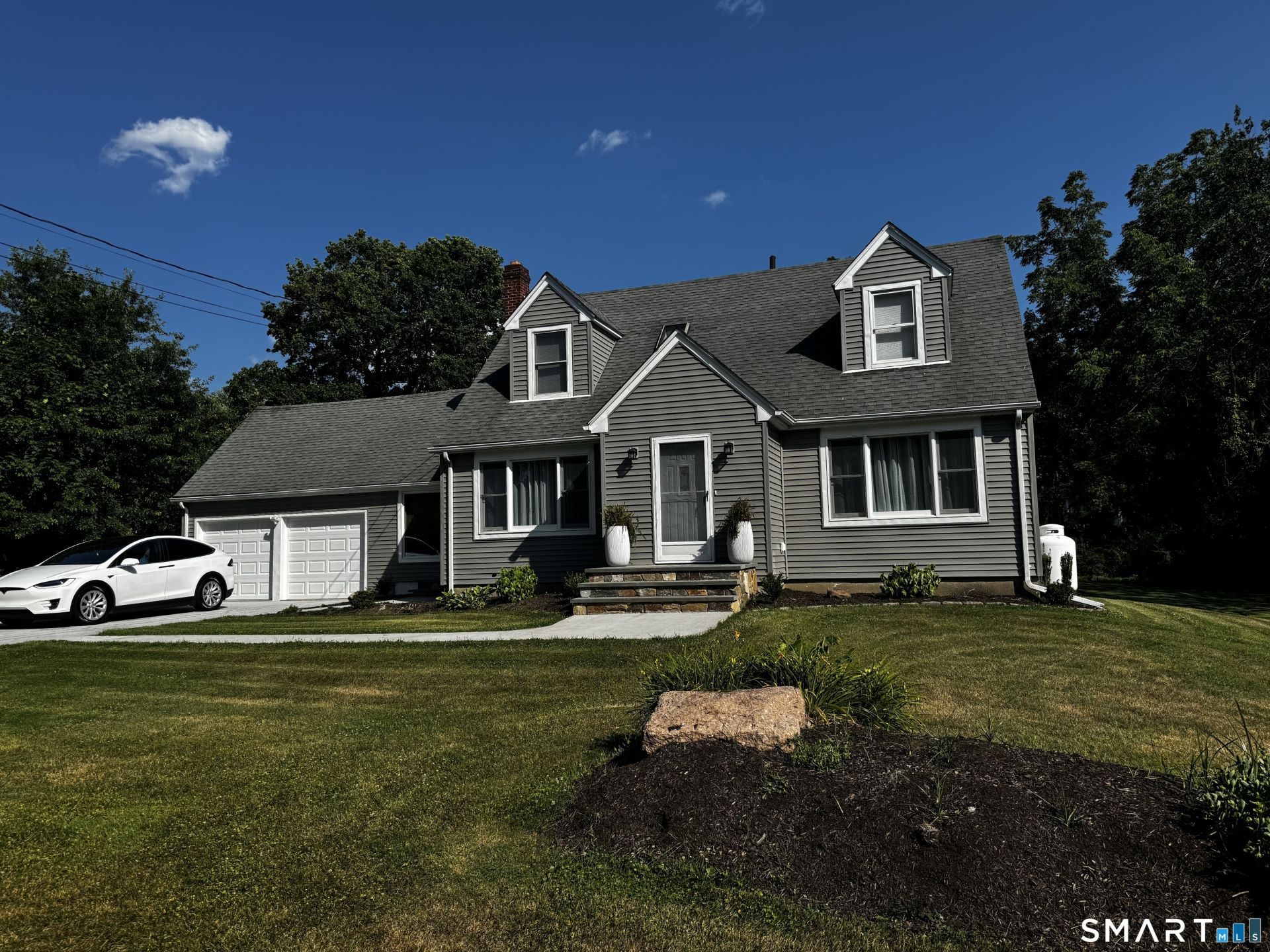 17 Anthony, Trumbull, CT 06611 Main Photo