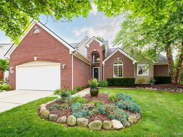 25823 Carriage Lane, Lyon Twp, MI 48178