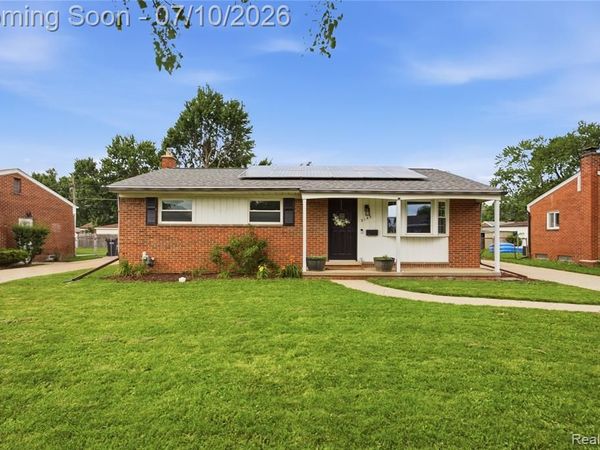 2147 Parliament Drive, Sterling Heights, MI 48310