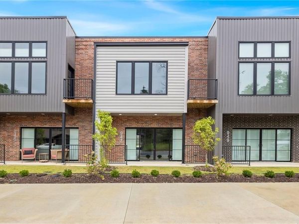 947 SE 10th Street , Bentonville, AR 72712
