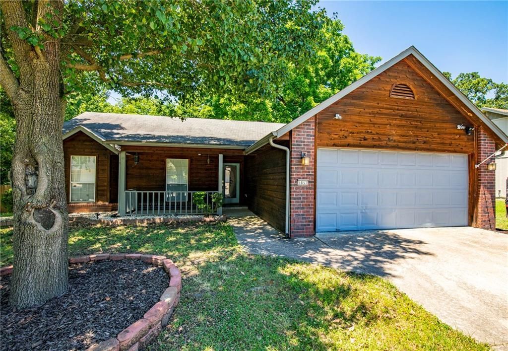 1857 N Albany Lane  Fayetteville, AR 72704