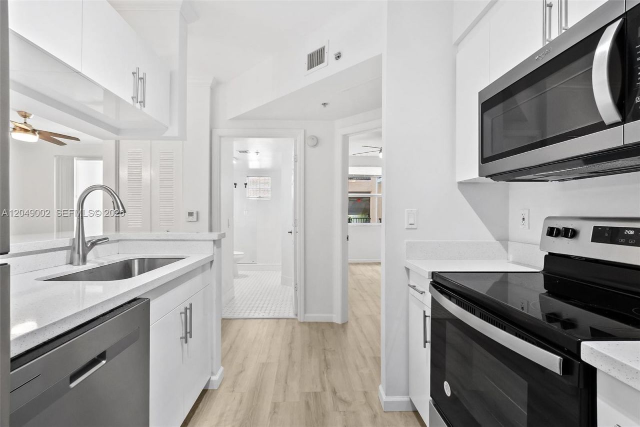 17145 N Bay Rd, Unit 4303, Sunny Isles Beach, FL 33160 Photo