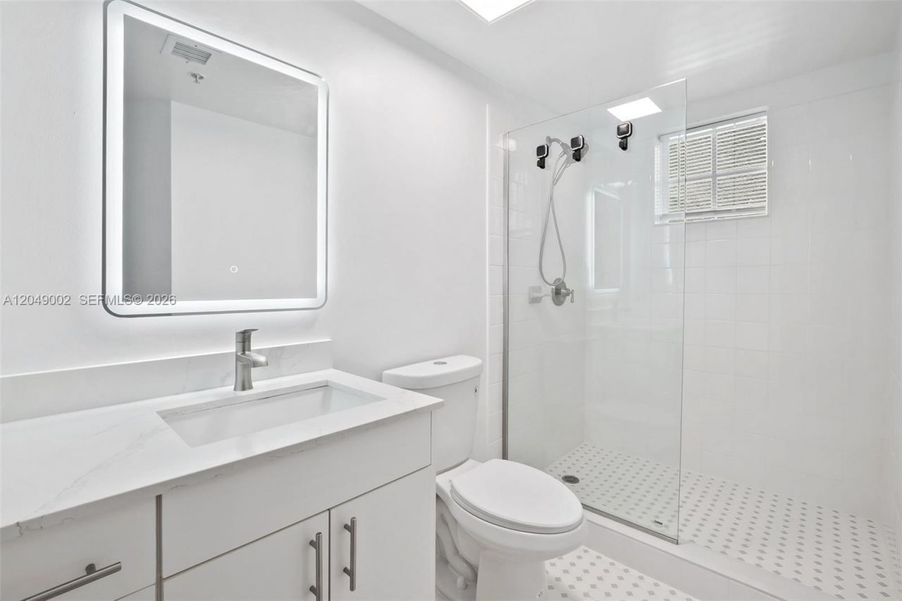 17145 N Bay Rd, Unit 4303, Sunny Isles Beach, FL 33160 Photo