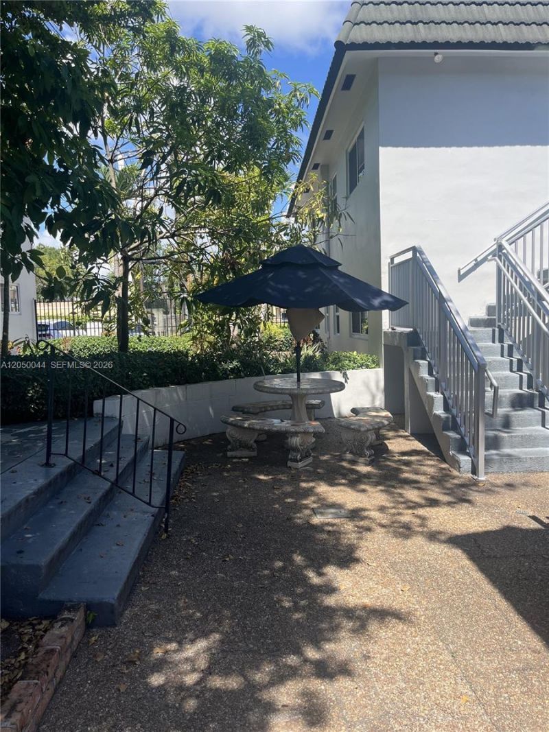 1000 SE 15th St , Unit 205, Fort Lauderdale, FL 33316 Photo