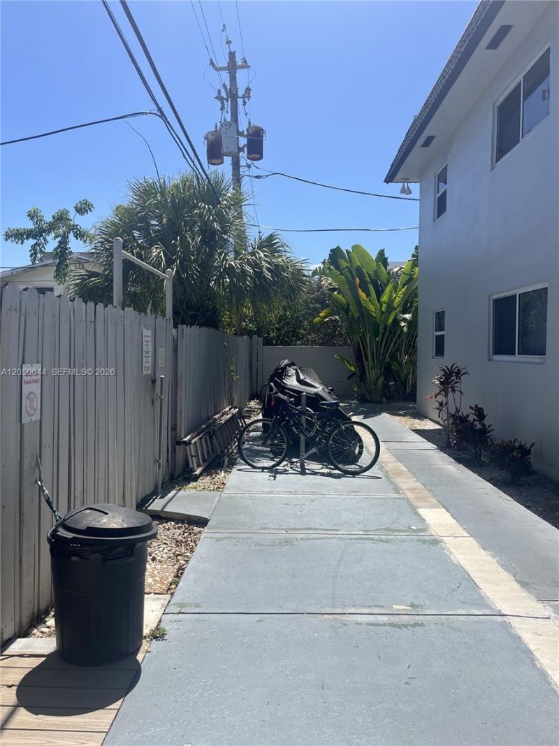 1000 SE 15th St , Unit 205, Fort Lauderdale, FL 33316 Photo