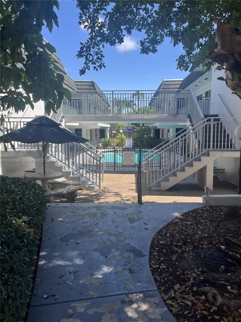 1000 SE 15th St , Unit 205, Fort Lauderdale, FL 33316 Photo